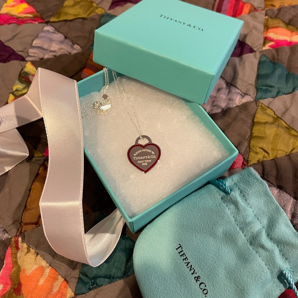 NWT Tiffany & Co RTT Red Border Heart Necklace - Picture 2 of 7